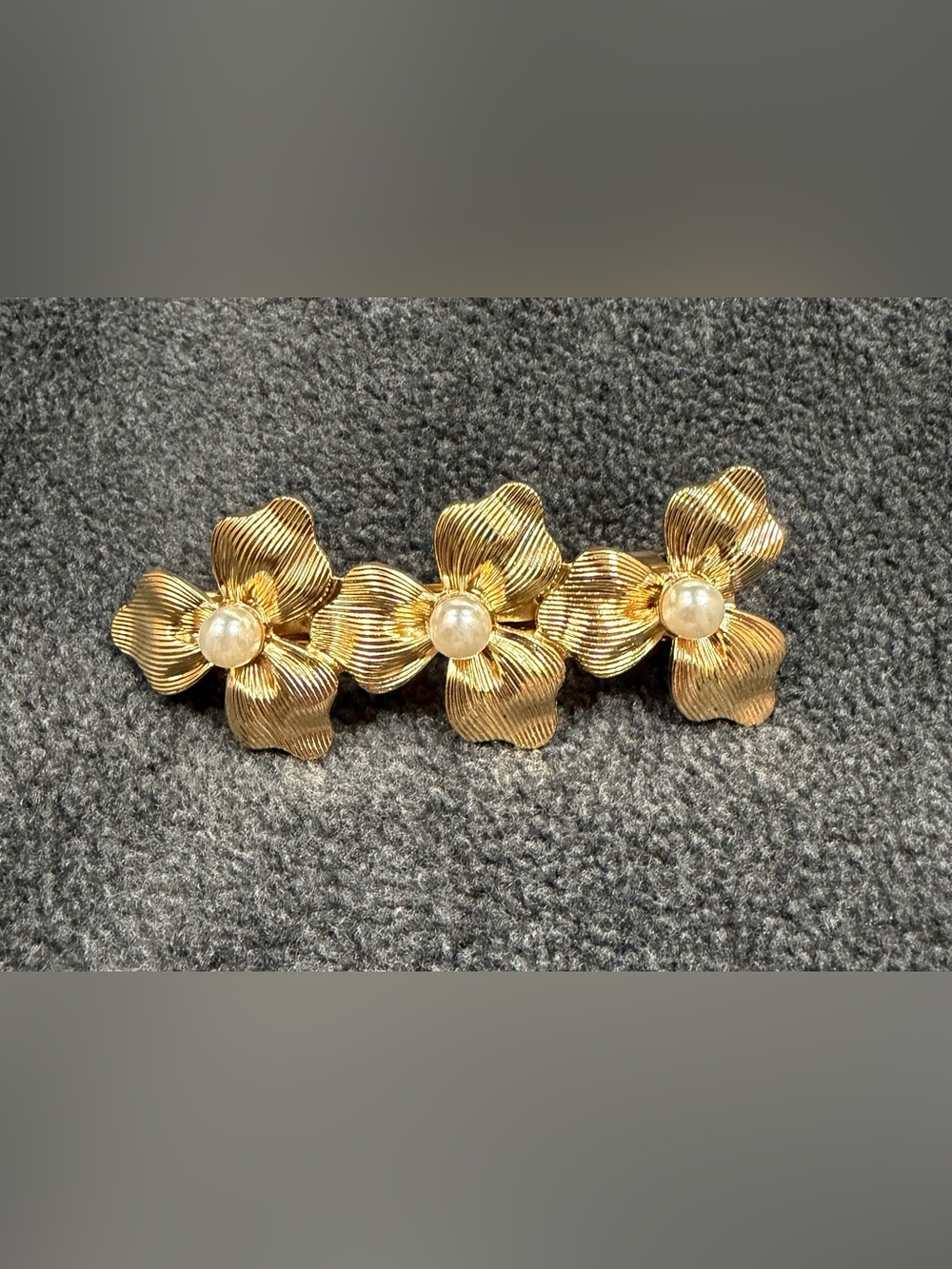 Source Unknown Gold Flower Pearl Accent Hair Clip NWOT